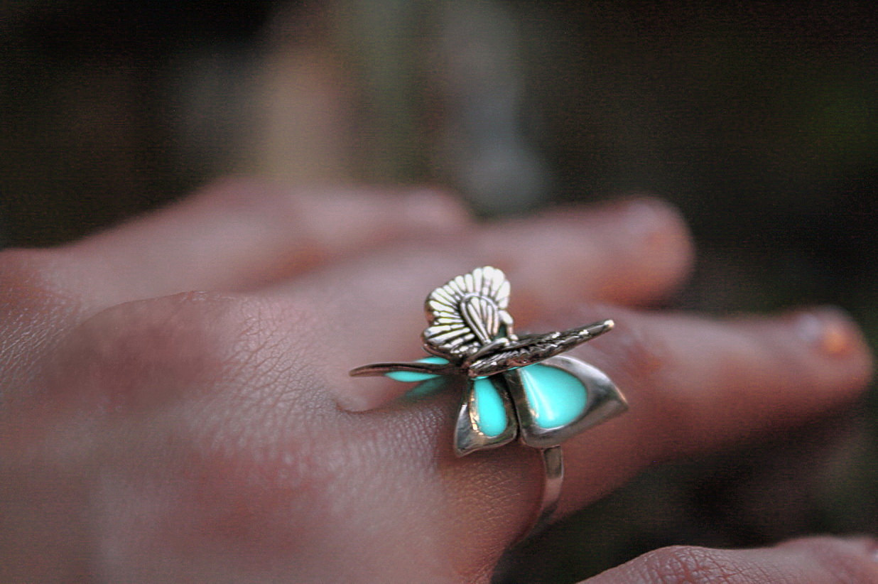 wordsnquotes:  culturenlifestyle: Fairy Inspired Glow in the Dark Jewelry by Manon
