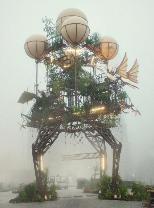 An 18-meter tall kinetic sculpture by French art group La Machine.