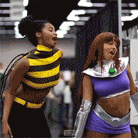 arseniccupcakes:thedivinitydoll:arseniccupcakes and I getting down.Wizard World 2014look ma, I’m a gif!