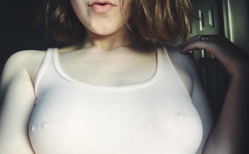 high-pink-paci-princess: Pale lips &amp; hard nips