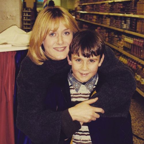 acciomatthewdavelewis:Matthew Lewis with Sarah Lancashire on set of Where The Heart Is x