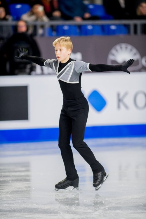 gogogogolev: Photos from today. 1. The junior men top 3. (IFS Magazine/Twitter)2. Stephen at the FS 
