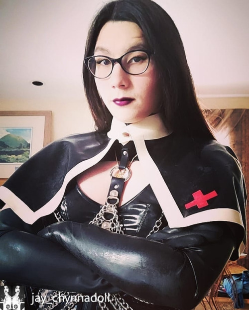 Kinky Rubber Nurse Holy hell. Imagine if all nurses dressed like this. Lol. Shout out to @decentlyex