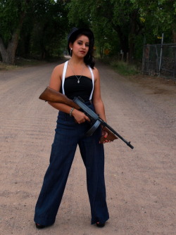 girlandguns:  Girl With Gun  follow me at : http://girlandguns.tumblr.com/