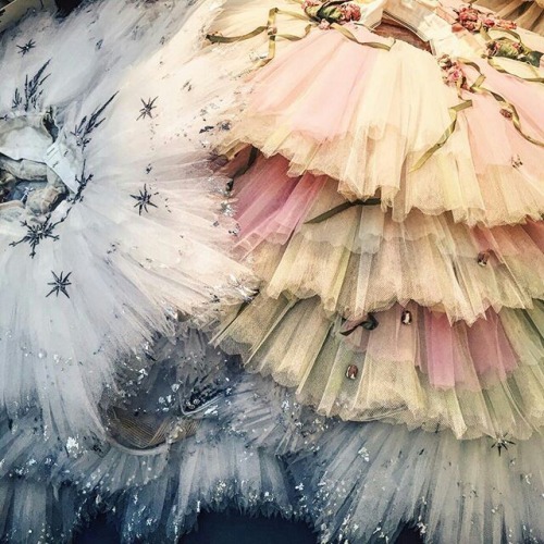 dollfluff: ballerinaoftheopera:  Nutcracker’s tutus at Boston Ballet  so inspired by this righ
