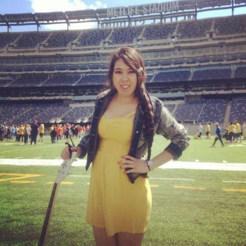 Just finished my first set at Autism Speaks at MetLife Stadium! Can’t believe I’m standing on the field! 🙀 Great day to be giving back and playing music! Playing another set in a little bit! 💛