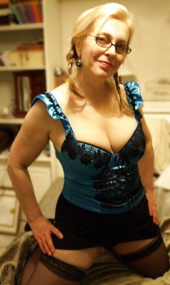 sexygrannyblog:  http://sexygrannyblog.tumblr.com/