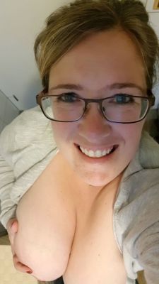 ilovethebigness:  Pretty face and big tits.