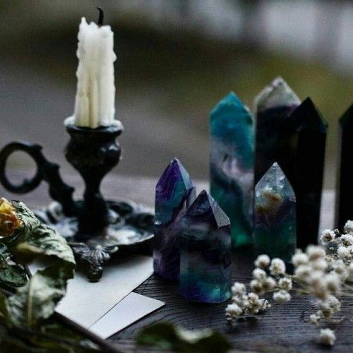 justsomewitchcraft: I really want some crystals but I have no idea where would be the best place to 