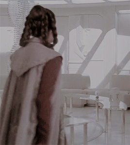 mosasaurusrex:Star Wars Gif or Graphic Challenge: [4/4] OutfitsBespin Gown“The outfit consists of a 