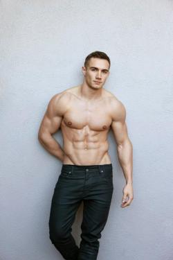 fraternityrow:  100 reasons why I’m gay  #31 pecs