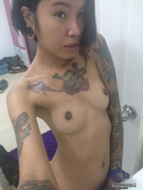 ghostsareassholes:  Jariya selfies! 