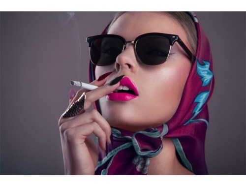 hotgsmokers: Hot pink lips 