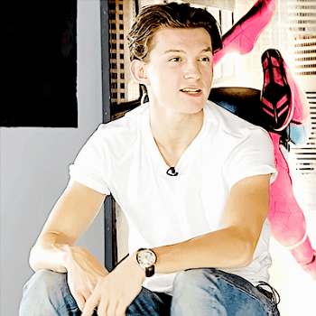 tomarvelicious:i still haven’t found this interview and it bugs me so much because look at him