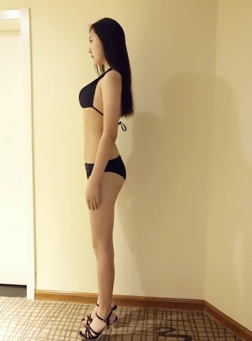 gangbangdpp: 174 18岁的长腿大一小骚女 老家洛阳，大连上学 大家尽情的享受（抽插）她的骚穴，屁股，嘴巴，肛门最后还有大长腿。
