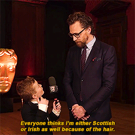 tomloki:So you can do quite a lot of accents, can’t you?