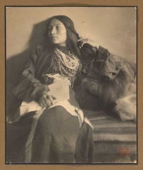 girlhuman94: GREAT FIRST NATIONS PEOPLE OF HISTORY: Zitkala-Sa Zitkala-Ša (1876–1938) (