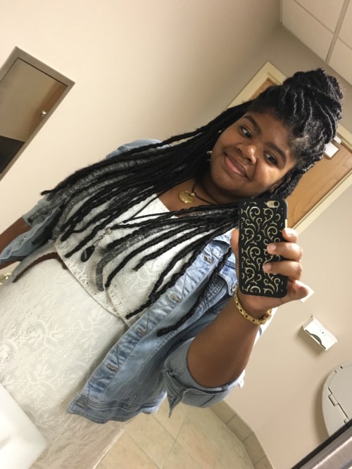 helloloveydove:It’s big girl appreciation day and I was not preparedhad to scroll through and find s