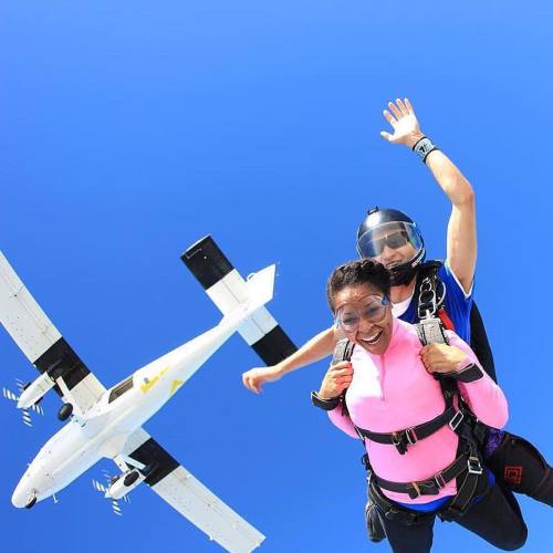 blackourstory:  myhaircrush:  @sym_dimples #skydiving!  | Dubai #mytravelcrush   First Black skydiver post on Black American OURstory!