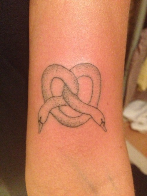 Handpoked pretzel swan for Uli By MagpieFeed