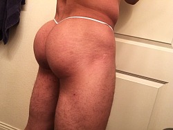 bendmeoverxy:  Last night’s leg workout is really making the booty POP 