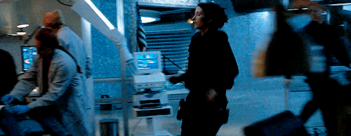 novak-fan:Alex running to Kara (Requested by venus-kareng)