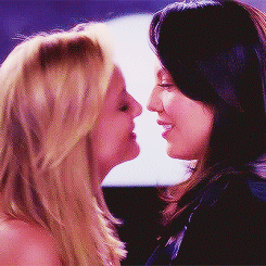 couleysanatomy:  happy birthday to the totally heterosexual jessica capshaw. 