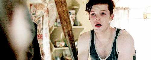 : “Nobody can fix Ian. It’s up to him to accept his condition.” -Cameron Monaghan  Quem souber o nome desse filme me fala pfv
