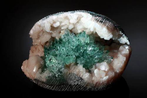 Apophyllite geodeWhile some minerals are singletons, many occur in groups with different varieties, 