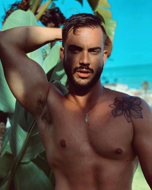 https://64.media.tumblr.com/01106b32cfa7753547e7a4285f1a6b15/c2d87c43ea1c45c5-f4/s500x750/aa77d7e6b709005a5db83eb283eccef3140c5991.jpg