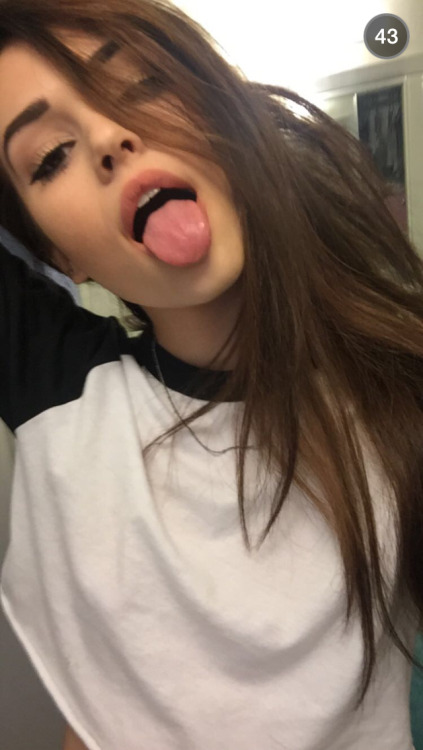 Maggie Lindemann - singer / songwriter 