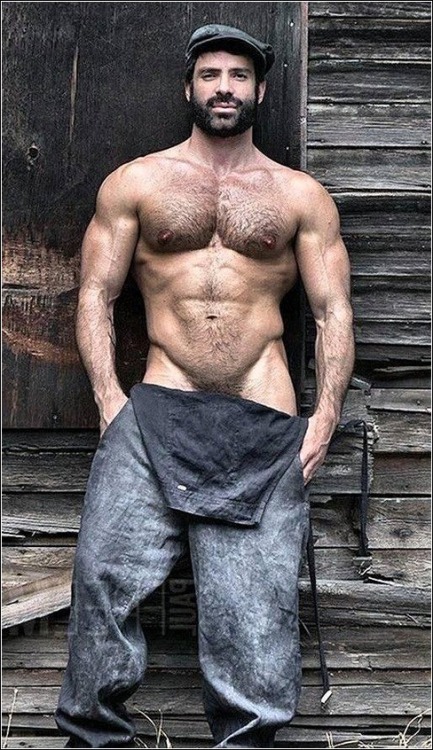 Men That Turn Me On: #manly men #woof #hairy chest