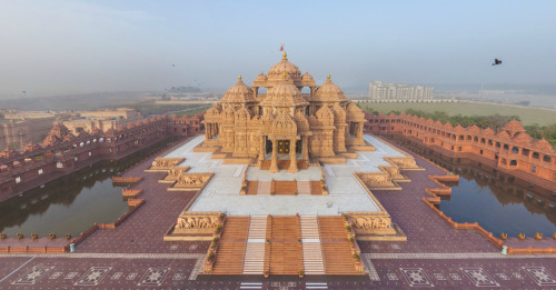 missalsfromiram:Akshardham, New Delhi, built 2001-2005. By most measurements the largest Hindu Templ