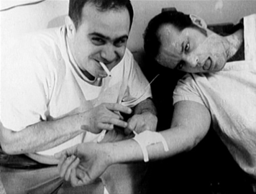 victorfranko:Danny Devito and Jack Nicholsonon the set of One Flew Over the Cuckoo’s Nest1974