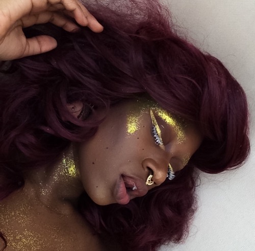 khadds:  Happy #BlackOutDay my beauties I’m late but I’m cute so I’m just going to do what I do. 