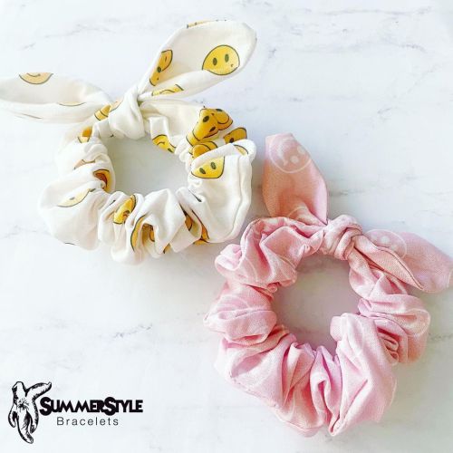 Smiles for miles. www.summerstylebracelets.etsy.com. . . . . #summerstylebracelets #scrunchies #sm