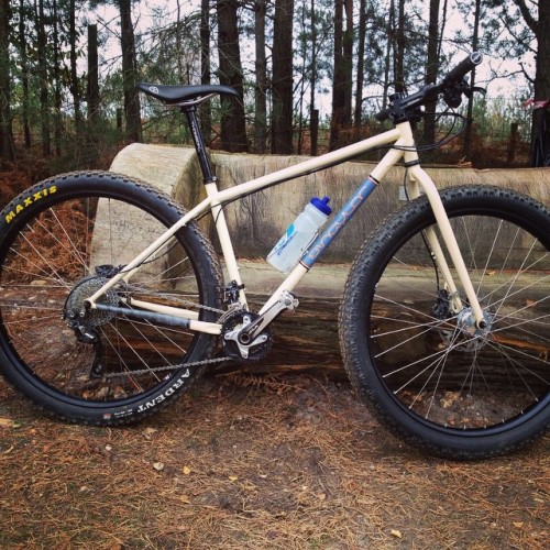 bikes-bridges-beer: #ridecamproducts #singularbikes #fatbike #swinleyforest #29er #mountainbiking a