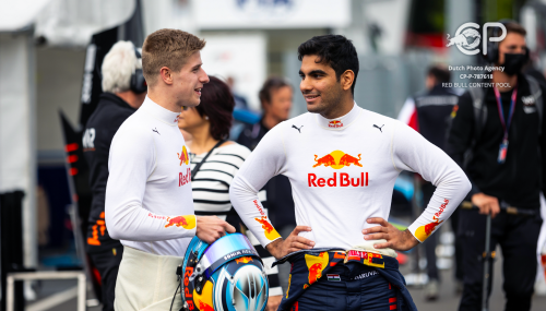 callumilott:JÜRI VIPS &amp; JEHAN DARUVALA chat in the paddock in Imola (April 23, 2022 / via Red Bu