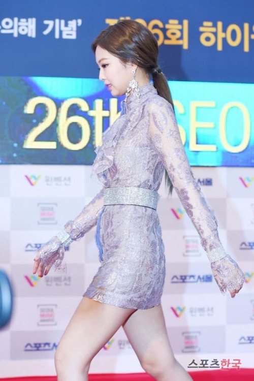 blackpinkofficial: [PRESS] 170119 JENNIE @ 26th Seoul Music Awards Red Carpet