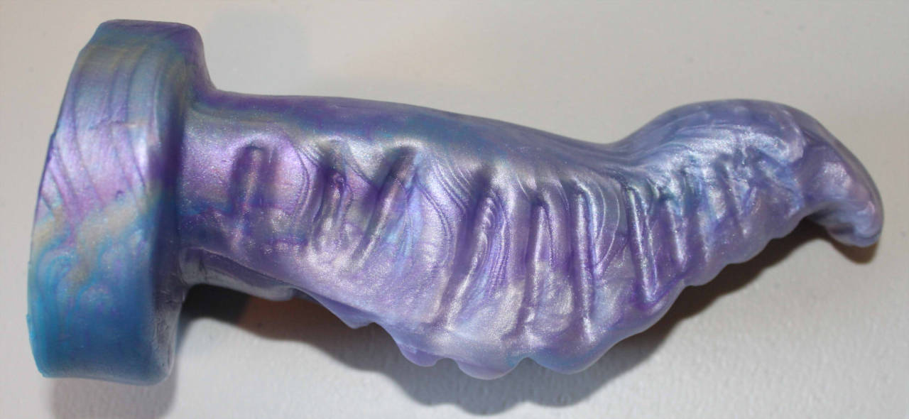 akrowsnest:  Some fresh new pours of the full size toys are now in the shop~! I’ve