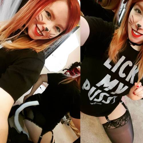 Come play with my kitty on cam! Details on twothornedrose.com/live #redlips #redhead #kitty #cat #ea