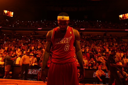 nba:  LeBron James of the Miami Heat gets ready for action against the Phoenix Suns on November 25, 2013 at American Airlines Arena in Miami, Florida. (Photo by Issac Baldizon/NBAE via Getty Images) 
