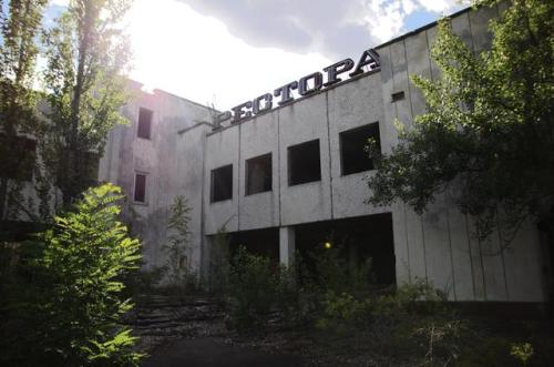 abandonedandurbex:Recently Visited Chernobyl, Heres the Restaurant in Central Pripyat [4948 × 3280] 