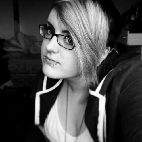 lesbianswholooklikeumlesbians:  http://alisonlouiseee.tumblr.com/