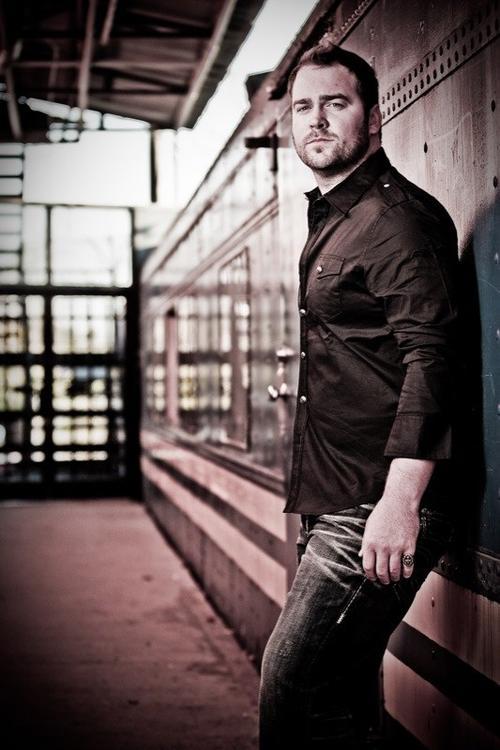 whoframedterryturtle:  Lee Brice is one sexy mother fucker. I’d love for him to