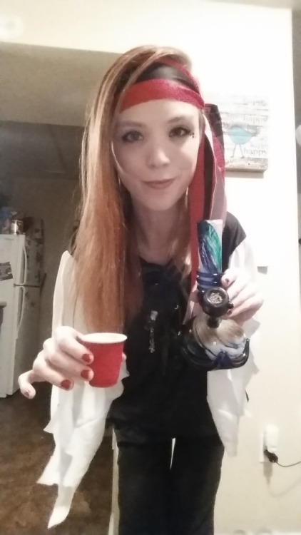 laymedown420: Being a naughty pirate! Got into some treasure! ;D Cheers guys and happy Halloween!