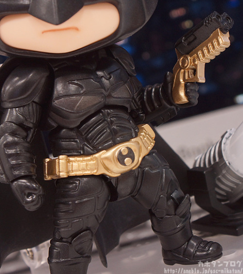 Nendoroid Batman: Hero’s Edition -source- OMG!!! He’s so cute >.<