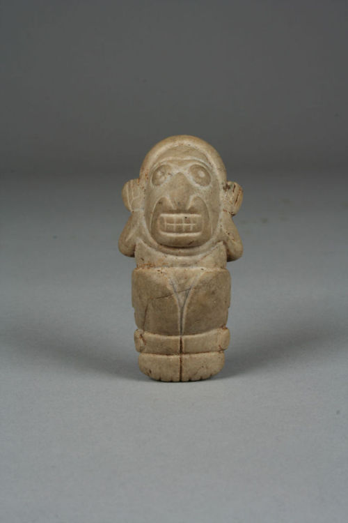 Taíno figure amulet (13th – 15th century,Dominican Republic).This stone pendant, featuring a zemí, w