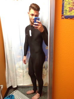 2manykinks:  I tried on wet suits today and decided to snap a couple pics :p there ya go