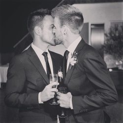 amorentremeninos:  😍 💛 🌈  #instagay #gay #gayboy #gayman #boys #cute #guys #lgbt #gaykiss #loveislove  #love #lovegay #loveguys #gaycouple #gayguy #couple #casal #barba #beard #gaybrasil #vsco #vscogay #homogum #blackandwhite 